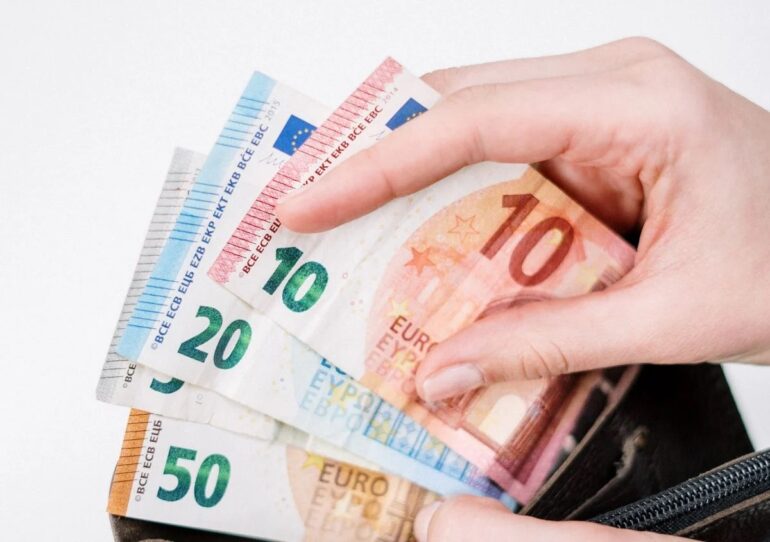 Αυξάνονται 19 επιδόματα από την 1η Απριλίου