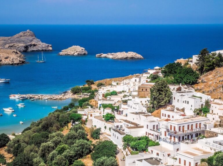 Διεθνής προβολή για τη Ρόδο μέσα από τη σειρά του Channel 4 στο Ην. Βασίλειο (βίντεο)