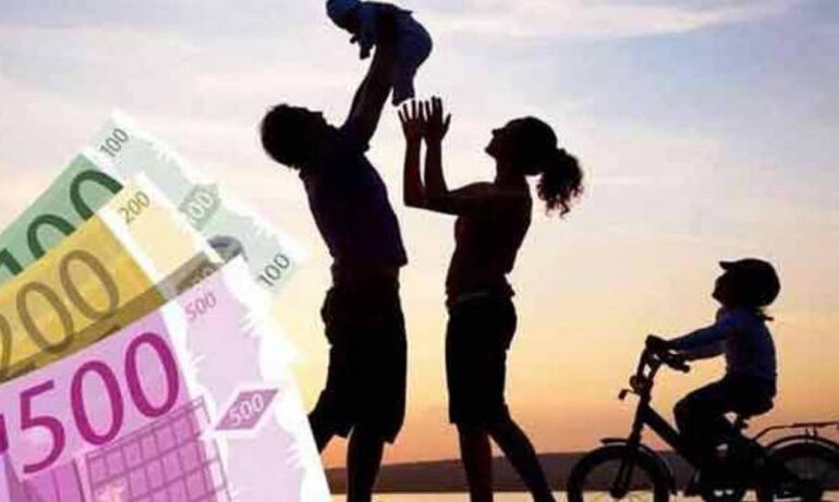 Τρίτεκνες οικογένειες: Τα επιδόματα και οι παροχές που θα έχουν