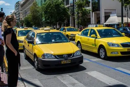 taxi stin athina