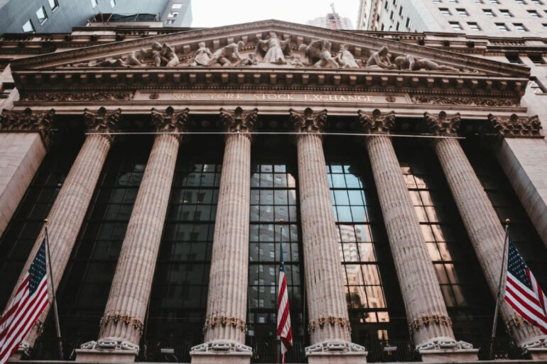 Η Wall street οδεύει προς το κλείσιμο μιας ακόμη κερδοφόρας εβδομάδας