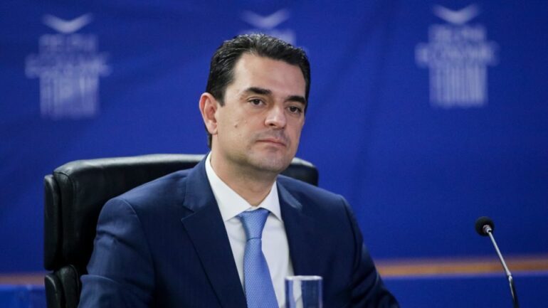 Σκρέκας: Στόχος μας να μπορούν τα νοικοκυριά να αντιμετωπίσουν την ακρίβεια