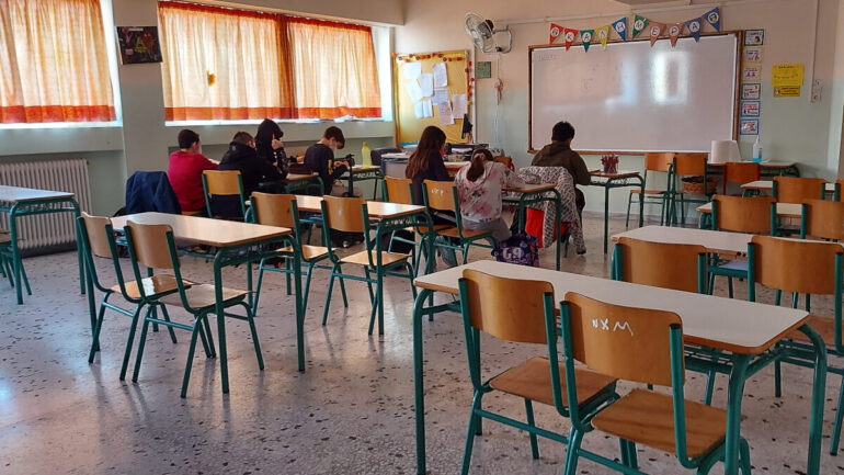 Σχολεία: Αλλάζει το όριο απουσιών – Στις πόσες θα μένουν οι μαθητές στην ίδια τάξη