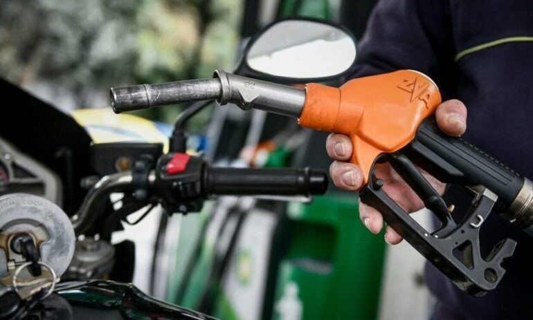 Ακριβότερη κατά 20% η βενζίνη στην ελληνική αγορά (βίντεο)