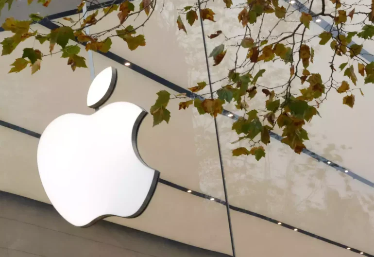 Apple: Νέο επενδυτικό σχέδιο με 20.000 προσλήψεις στις ΗΠΑ