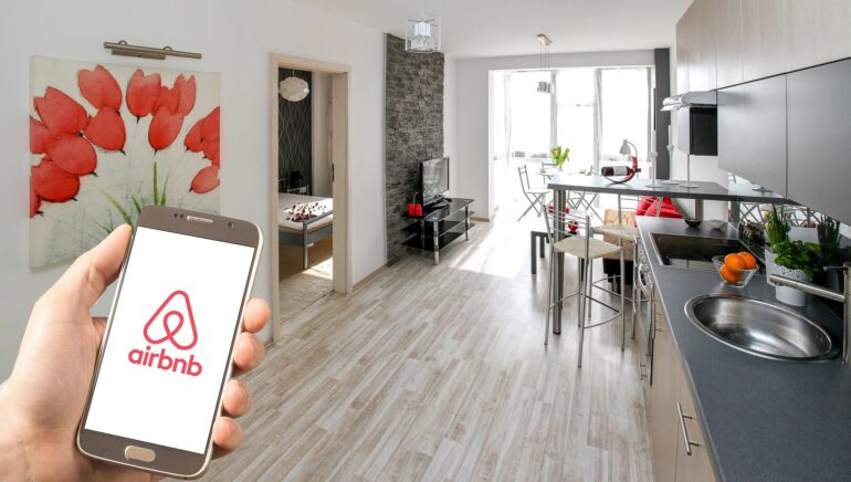 Airbnb: Σφοδρές αντιδράσεις για την αύξηση κατά 533% του τέλους ανθεκτικότητας