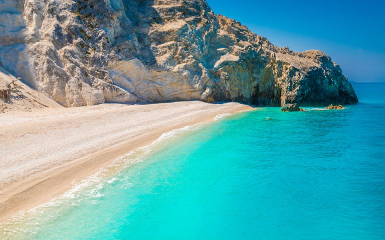 shutterstock Εγκρεμνοί beach island greece tourism παραλία θάλασσα Λευκάδα 768x480 1