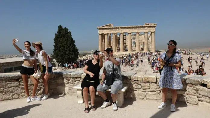 akropolis intime 696x392 1