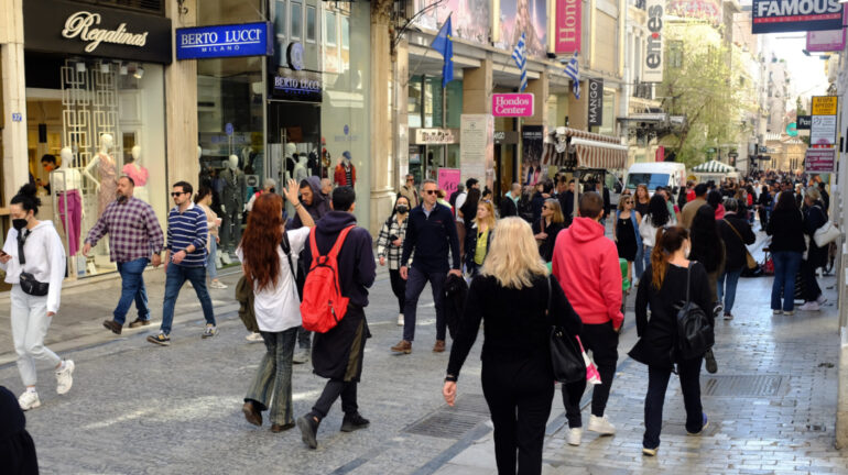 Ανοιχτά τα καταστήματα την Κυριακή στο πλαίσιο των χειμερινών εκπτώσεων