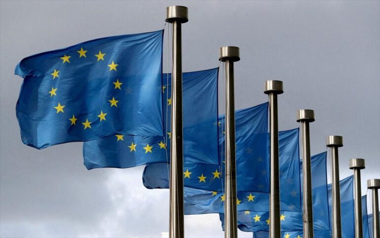 ΕΕ: Νέοι κανόνες για περιορισμό της εξάρτησης από την Κίνα – Υποχρεωτικοί πολλαπλοί προμηθευτές για κρίσιμα εξαρτήματα