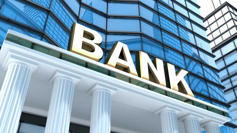 HSBC: Θετική εικόνα για τις ελληνικές τράπεζες στο πρώτο τρίμηνο – Αναθεωρήσεις σε εκτιμήσεις και τιμές στόχων