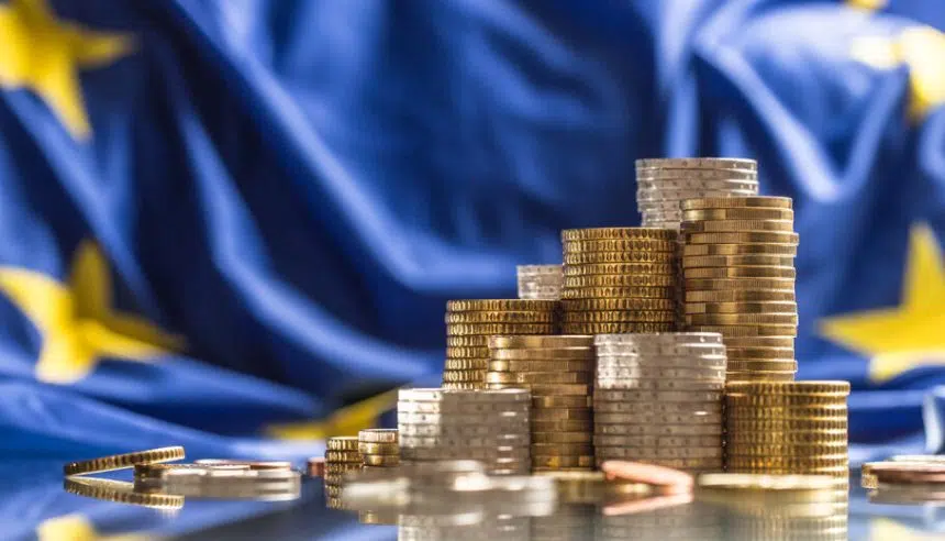 eurozone euros anaptxi plithorismos 910x521 1