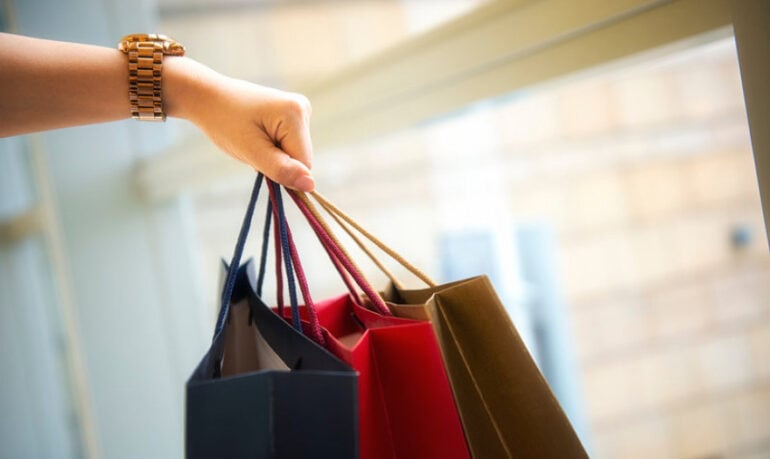 Χειρότερη η φετινή εκπτωτική περίοδος για πάνω από μία στις 2 επιχειρήσεις