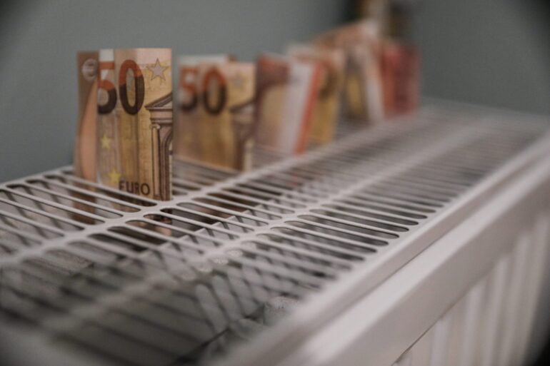 Έρευνα: Ποια μορφή θέρμανσης συμφέρει τον φετινό χειμώνα