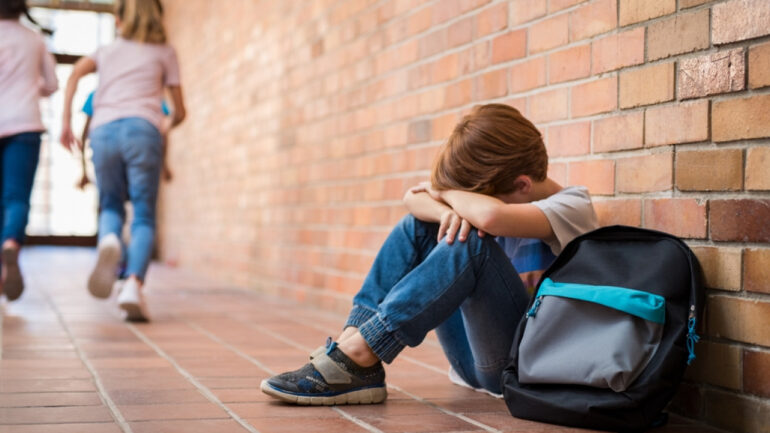 Bullying: Ποιοι είναι οι λόγοι που οδηγούν τα παιδιά να γίνουν «νταήδες» του σχολείου;