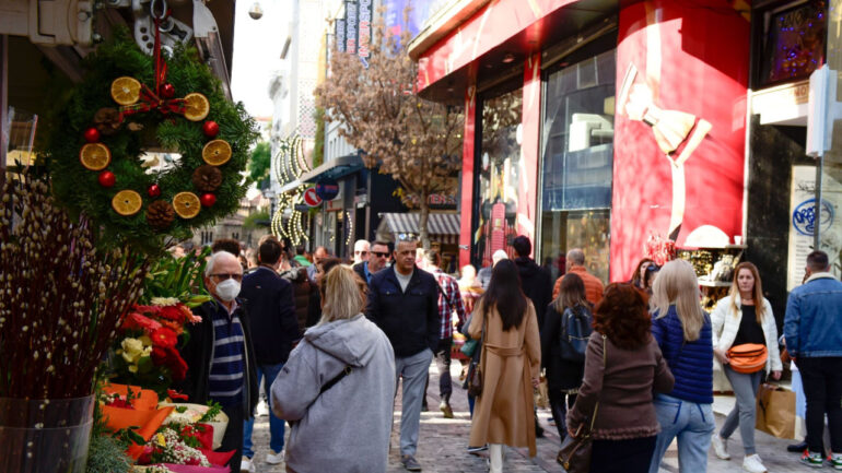  Αυξημένη κίνηση στα μαγαζιά για τα τελευταία ψώνια του 2023 –  Δείτε το εορταστικό ωράριο των επόμενων ημερών
