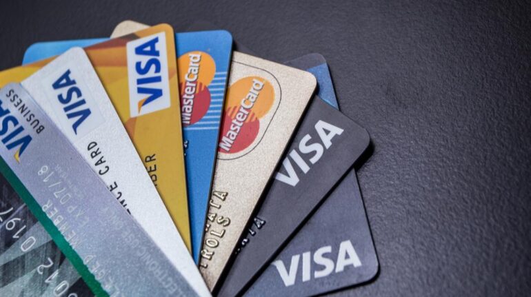 Visa: Ασφαλείς συναλλαγές στις γιορτές – 10 χρήσιμες συμβουλές
