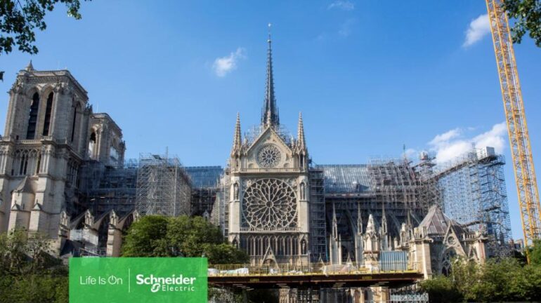 Schneider Electric: Συνεισφορά στην αποκατάσταση του ιστορικού μνημείου της Παναγίας των Παρισίων