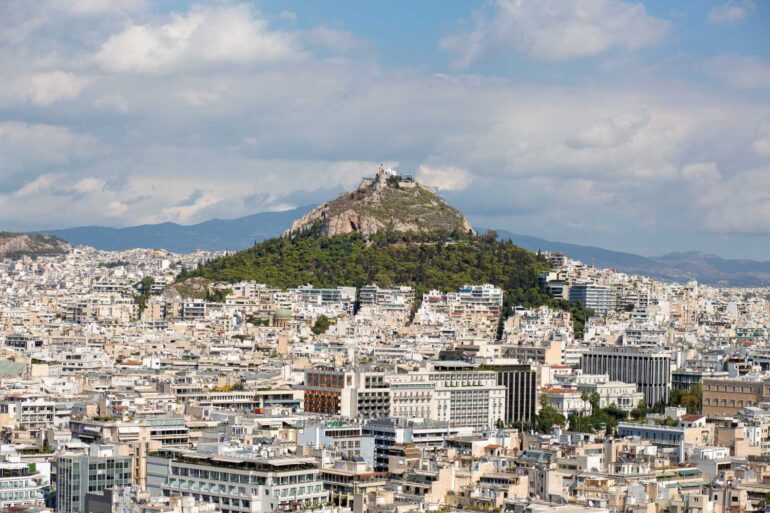 Ερευνα: Αυξήθηκε η επιβατική κίνηση στην Αθήνα αλλά τα ποσοστά πληρότητας των ξενοδοχείων είχαν μικρή άνοδο