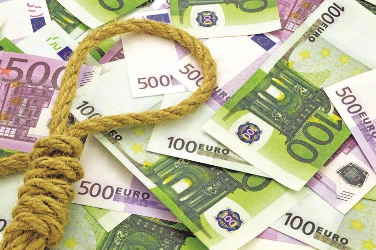 Σε κλοιό υψηλών φόρων και εισφορών η αγορά