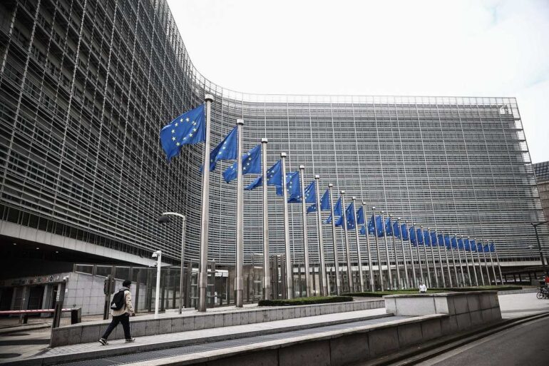 SOS από την Κομισιόν: Ορατή η «τρύπα» στο εξωτερικό ισοζύγιο
