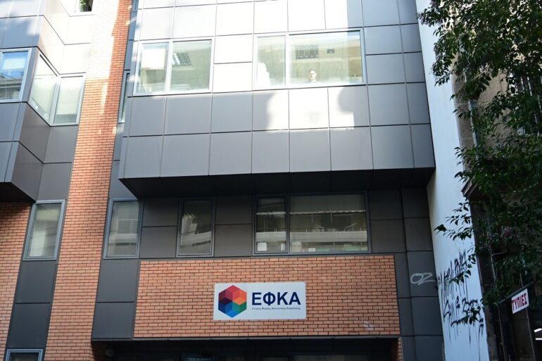 Στα «μανταλάκια» τα ονόματα μεγαλοοφειλετών Εφορίας και ΕΦΚΑ