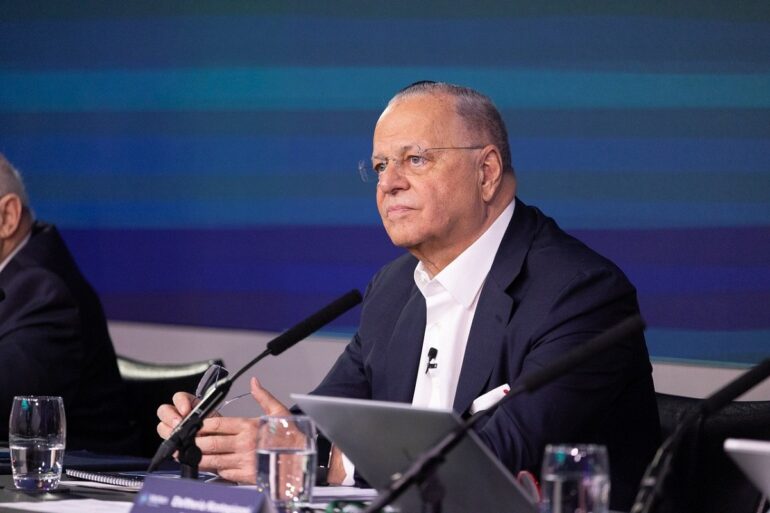 Metlen: Ο «Big THREE» μετασχηματισμός με φόντο το Λονδίνο