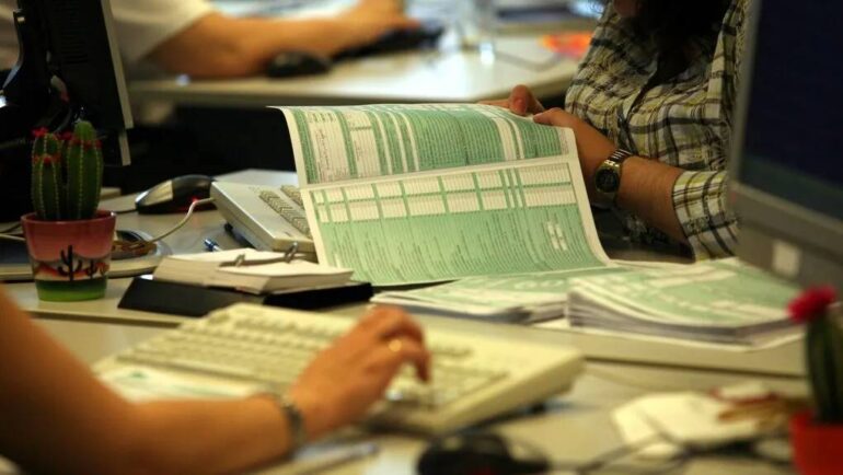 Φορολογικές δηλώσεις: Αντίστροφη μέτρηση για 1,5 εκατ. εκκαθαρίσεις