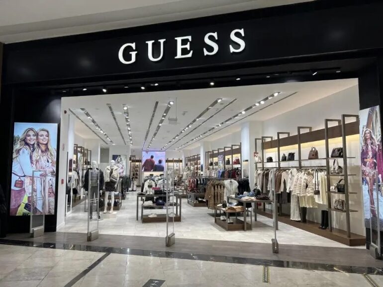 Guess: Αποσύρεται από το χρηματιστήριο με συμφωνία 1,4 δισ. δολ. με την Authentic Brands