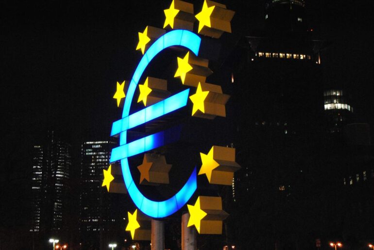 Η ΕΚΤ «φουλάρει»  τις μηχανές για  το ψηφιακό ευρώ