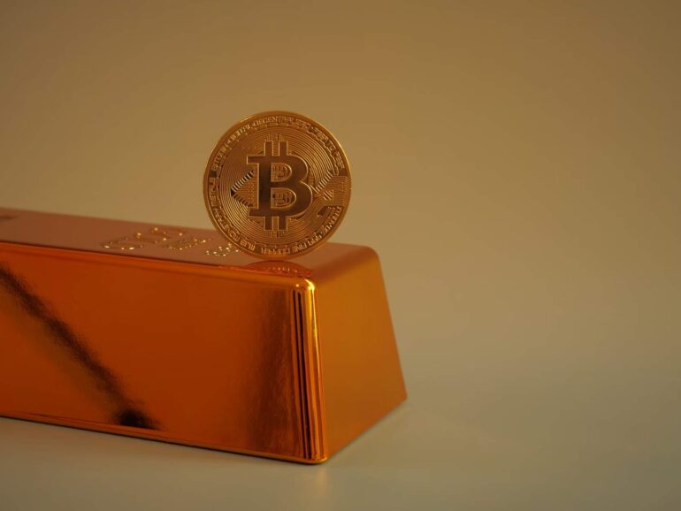 Η επιστροφή του χρυσού έφερε πτώση στο bitcoin