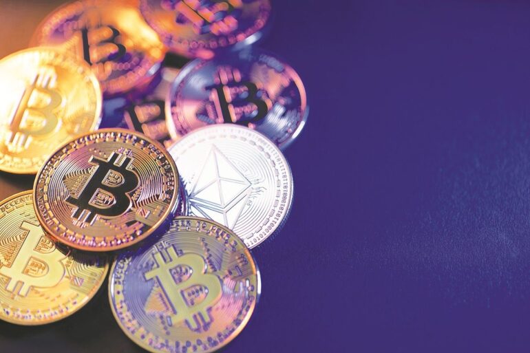 Κάτω από τις $85.000 το Bitcoin με φόντο εκροές και ανησυχίες για τα επιτόκια