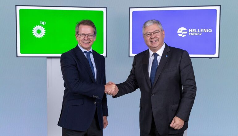 HELLENiQ ENERGY και BP ανανεώνουν τη συνεργασία τους έως το 2035