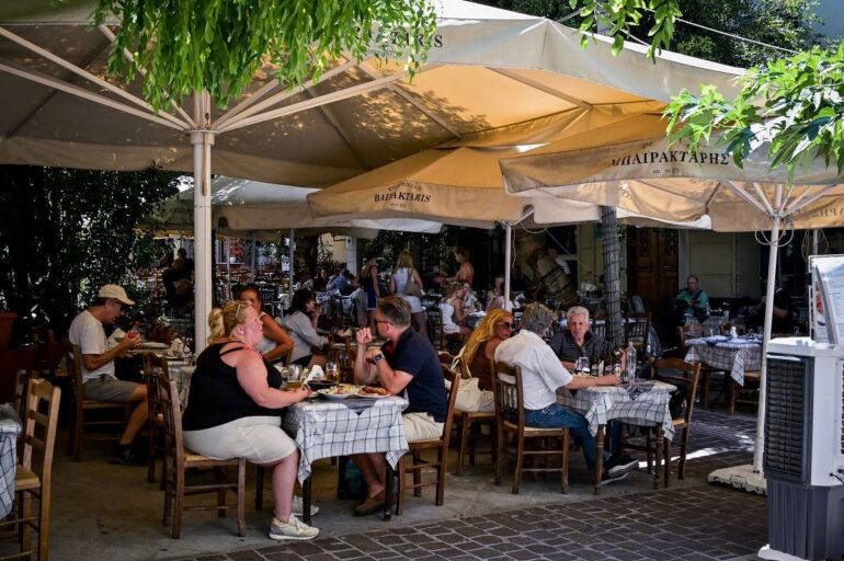Ψυχρολουσία για το λιανικό εμπόριο και την εστίαση