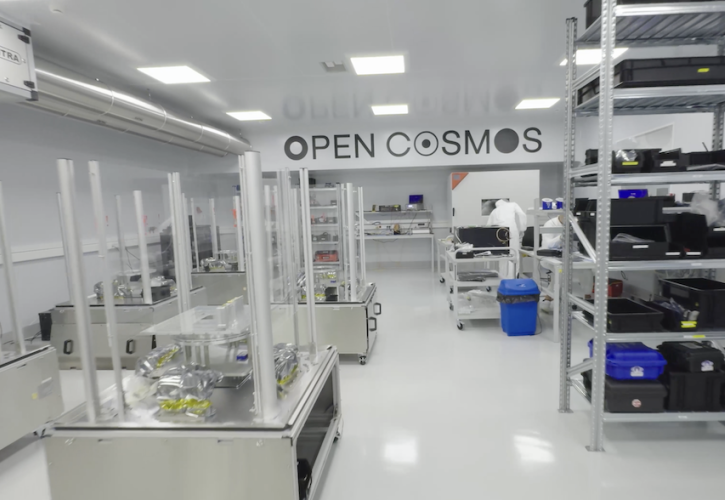 Open Cosmos Aegean: Στην Παλλήνη κατασκευάζονται οι επτά νέοι ελληνικοί δορυφόροι