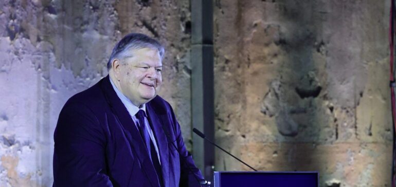 15 χρόνια Δημοκρατία – Βενιζέλος: Κυριαρχεί η αδιαφάνεια και η συγκάλυψη