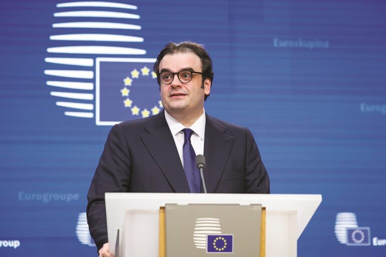 Κυρ. Πιερρακάκης στο Eurogroup: Στο επίκεντρο ο ρόλος του ευρώ