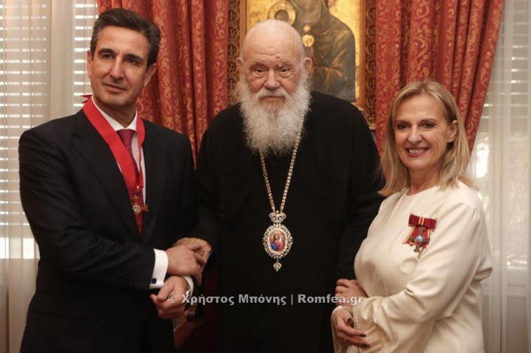 Ο Αρχιεπίσκοπος τίμησε την Π. Μπουζάλη και τον Δ. Τρυφωνόπουλο