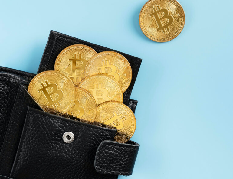 Σφίγγει ο κλοιός γύρω από την αγορά των cryptos