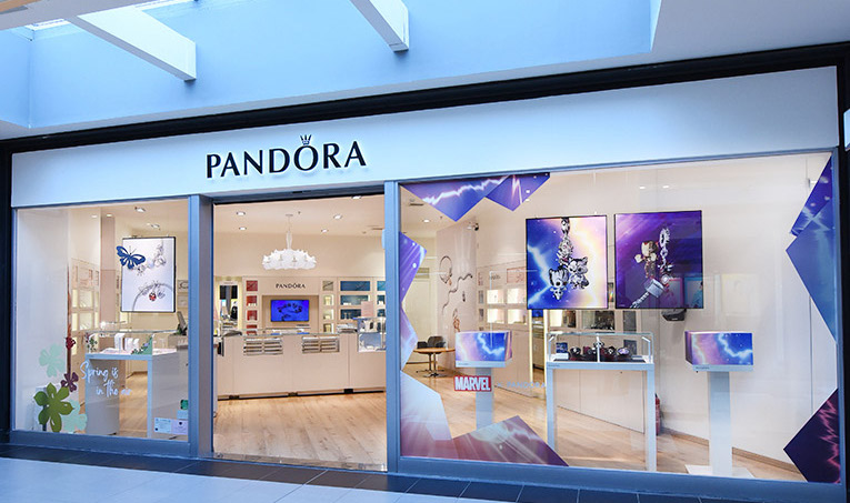 H Pandora αντιδρά στην άνοδο του ασημιού – Σχέδιο διαφοροποίησης με πλατίνα και ισχυρά κέρδη μετοχής