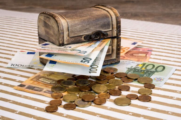 Ποιοι είναι οι πλουσιότεροι Έλληνες σύμφωνα με το Forbes;
