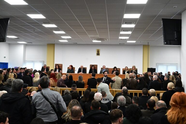 Κυβερνητικό φιάσκο στη δίκη των Τεμπών