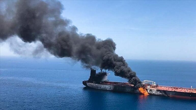 Συνεχίζονται οι επιθέσεις σε πλοία στο Στενό του Ορμούζ