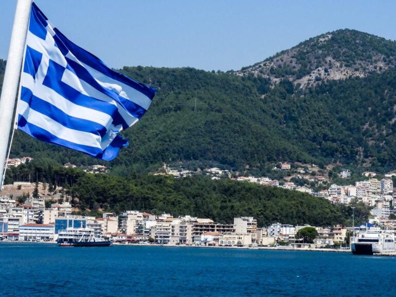 Τα ποντοπόρα αποφεύγουν την ελληνική σημαία