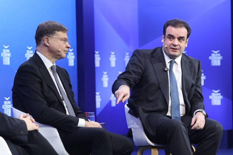 Νέα μέτρα μόνο αν χρειαστεί – Το μήνυμα Πιερρακάκη από το Φόρουμ των Δελφών