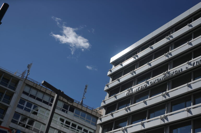Το ΥΠΟΙΚ αναλαμβάνει τον πλήρη έλεγχο στο ιδιωτικό χρέος