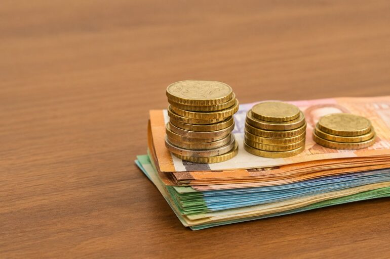 1,5 δισ. ευρώ και μέσω νέων φόρων αναζητεί η κυβέρνηση