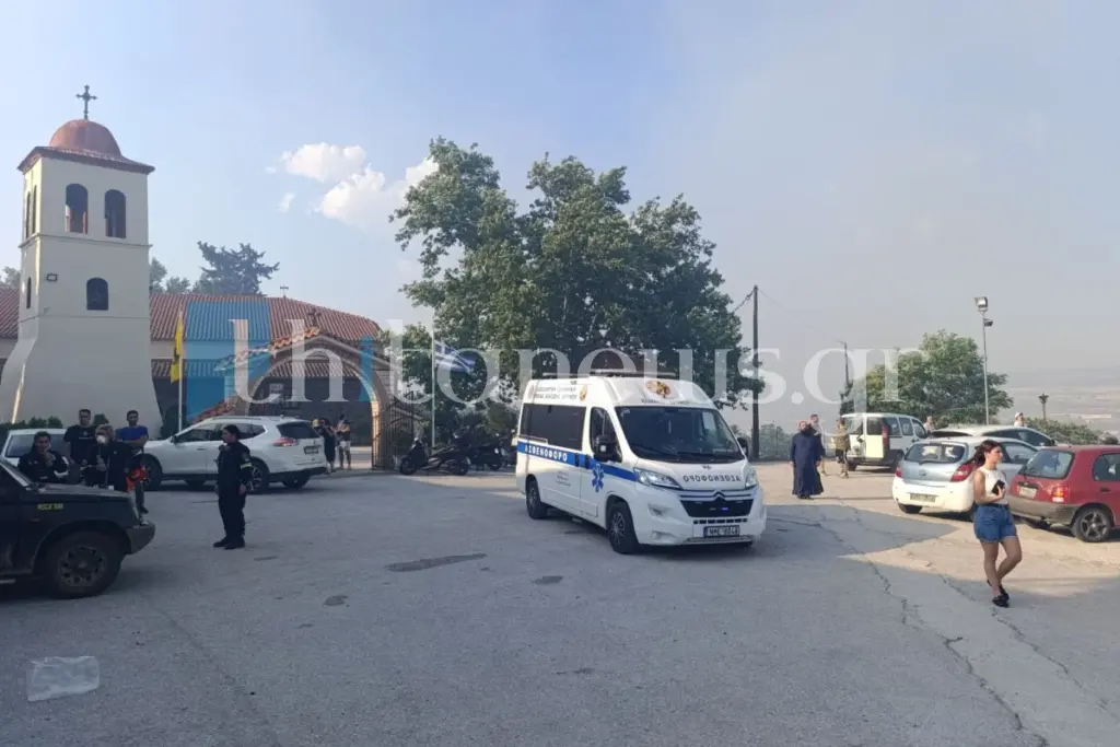 Θεσσαλονίκη: Εκκενώθηκε τμήμα της Λητής - Στα πρώτα σπίτια έφτασε η φωτιά που ξεκίνησε στο Δερβένι