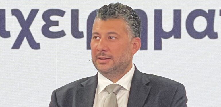 ΧΑΡΑΛΑΜΠΟΣ ΔΗΜΗΤΡΑΚOΠΟΥΛΟΣ-SOFTWEB: «Όπλο το ΑΙ για την ανάπτυξή μας»